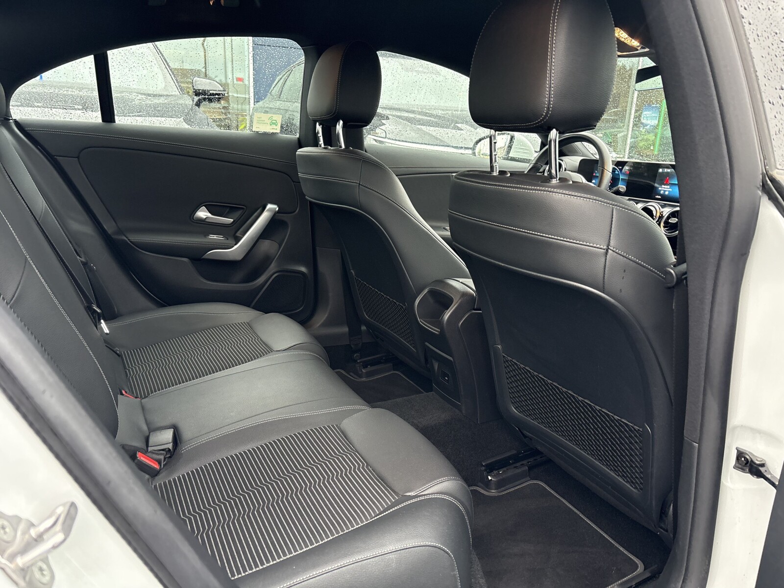 Mercedes-Benz CLA 200 - zdjęcie 28