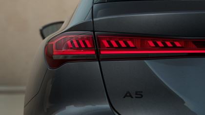 S-line/ 204 KM/ Kamera 360 / Pakiet Czern/ Matrix LED