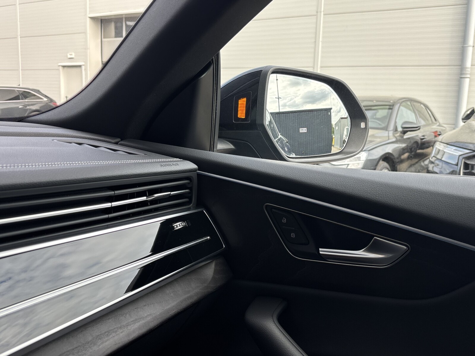 Audi Q8 - zdjęcie 27