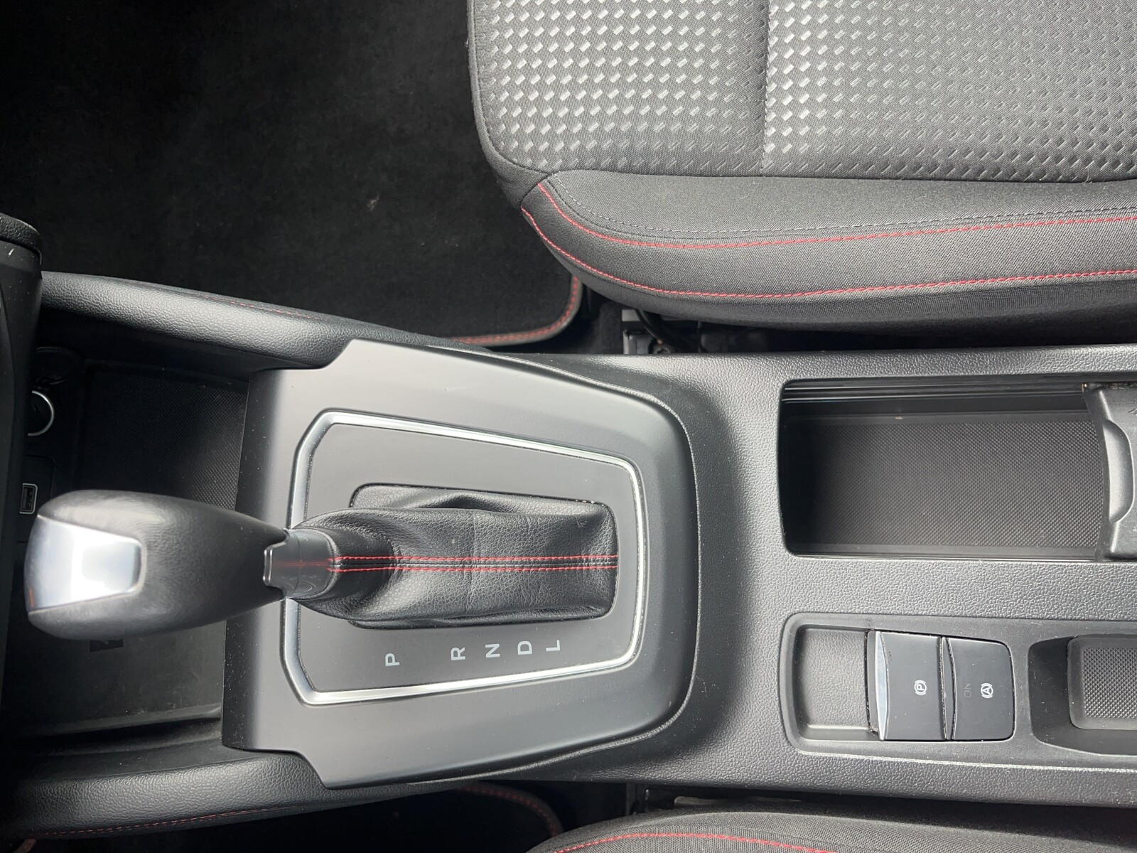 Ford Focus - zdjęcie 25