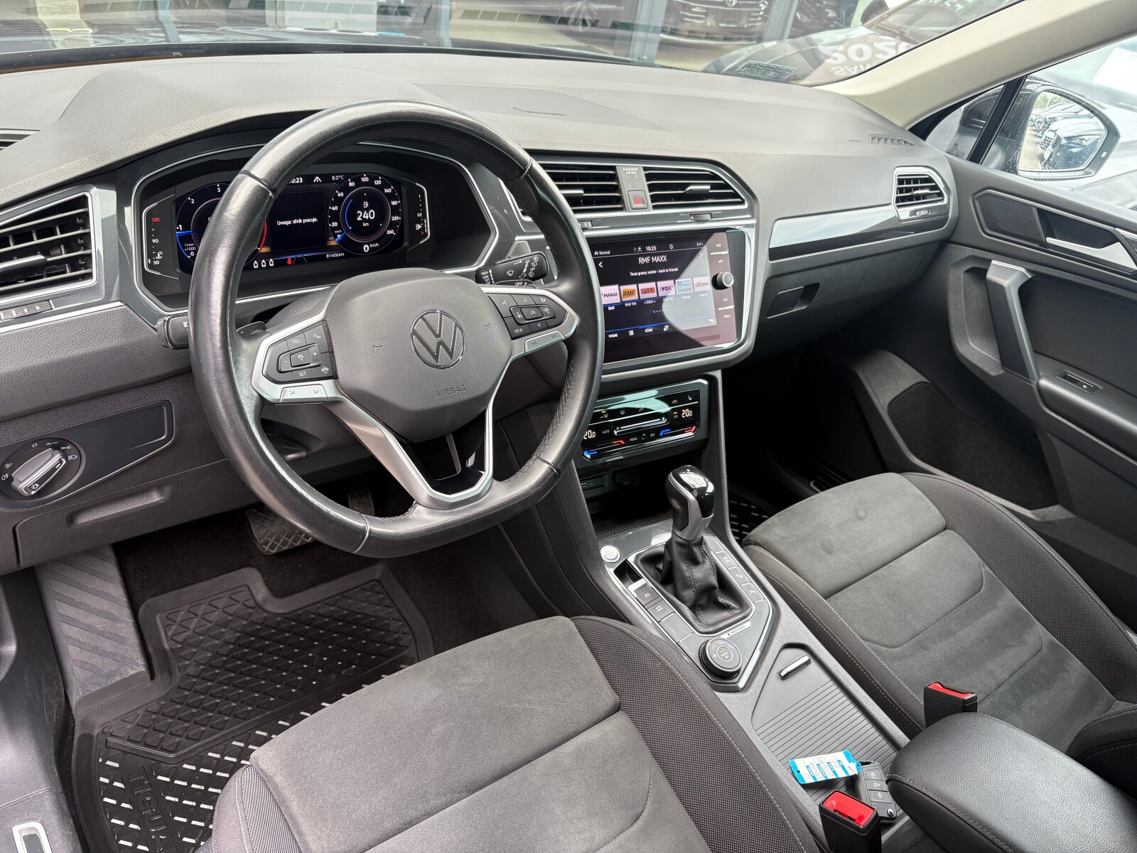 Volkswagen Tiguan - zdjęcie 11