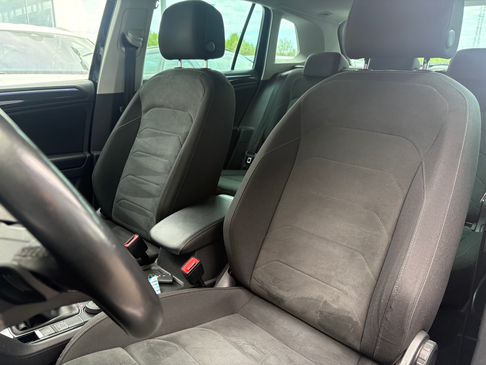 Volkswagen Tiguan - zdjęcie 12