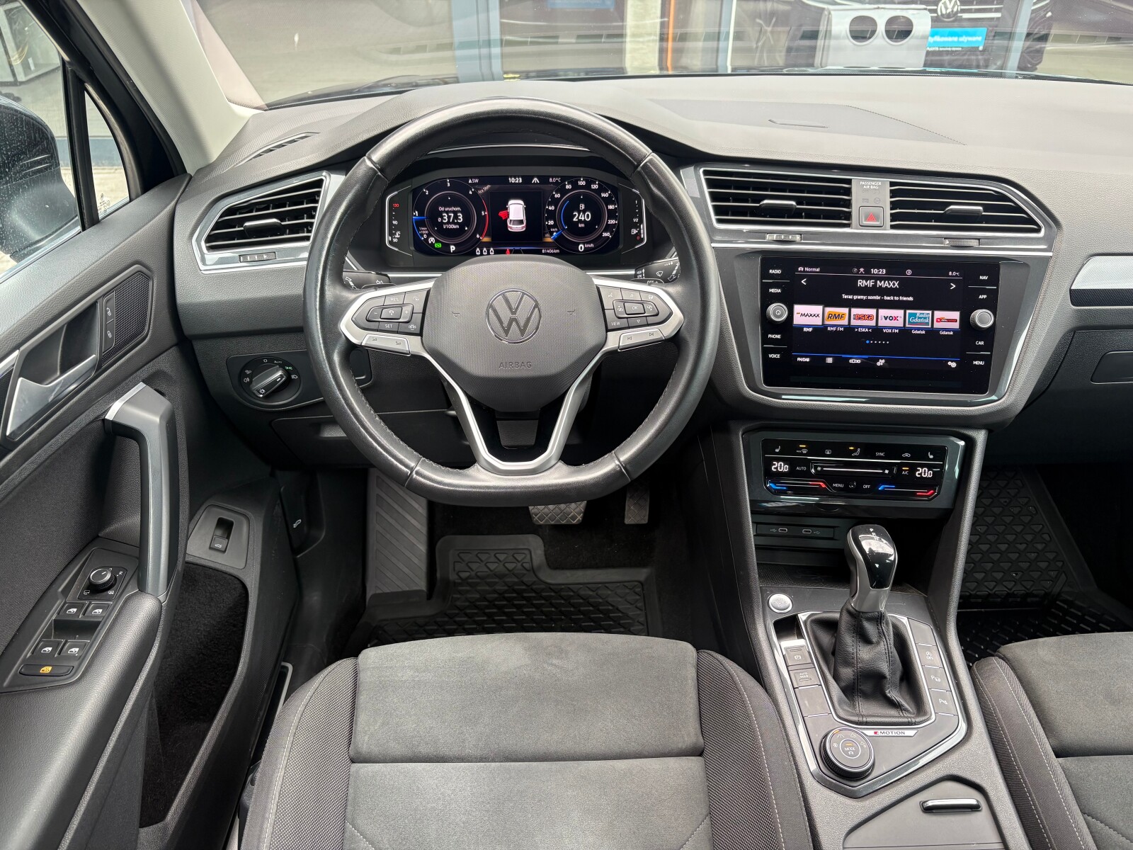 Volkswagen Tiguan - zdjęcie 10