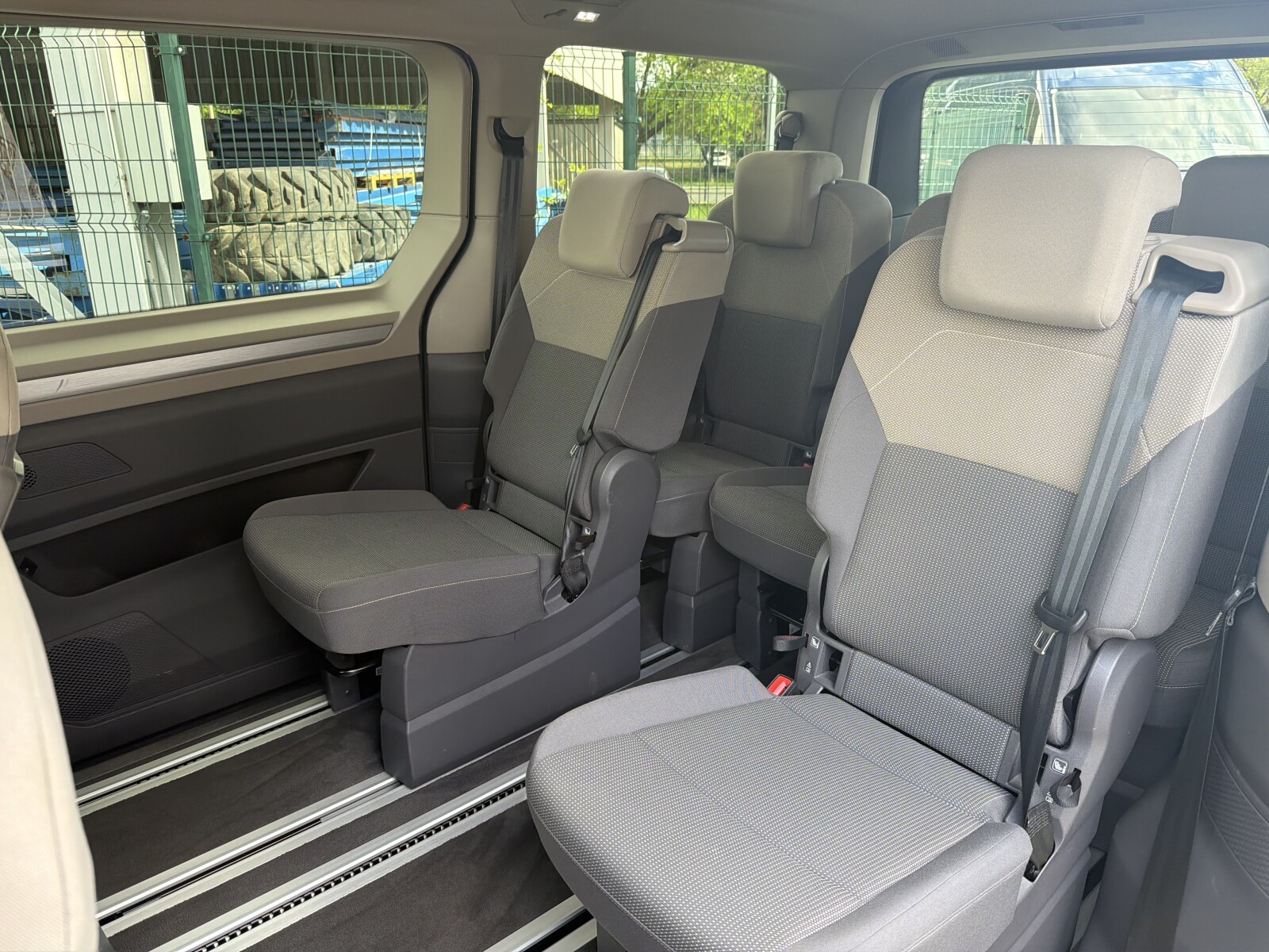 Volkswagen Multivan - zdjęcie 16