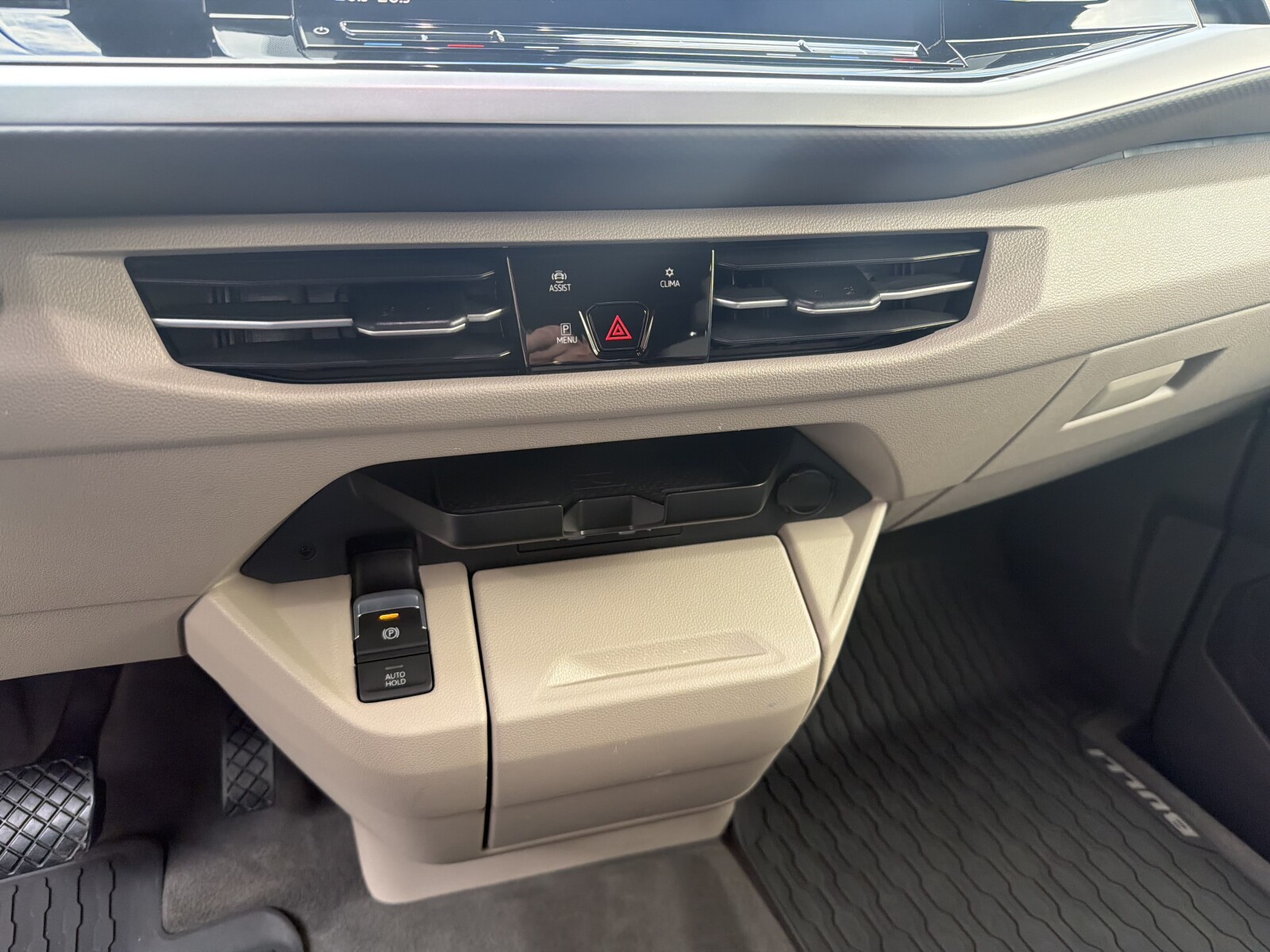 Volkswagen Multivan - zdjęcie 15