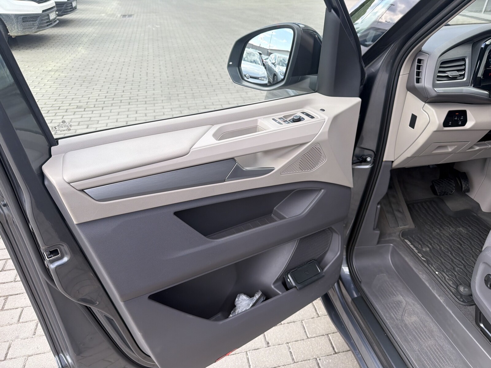 Volkswagen Multivan - zdjęcie 10