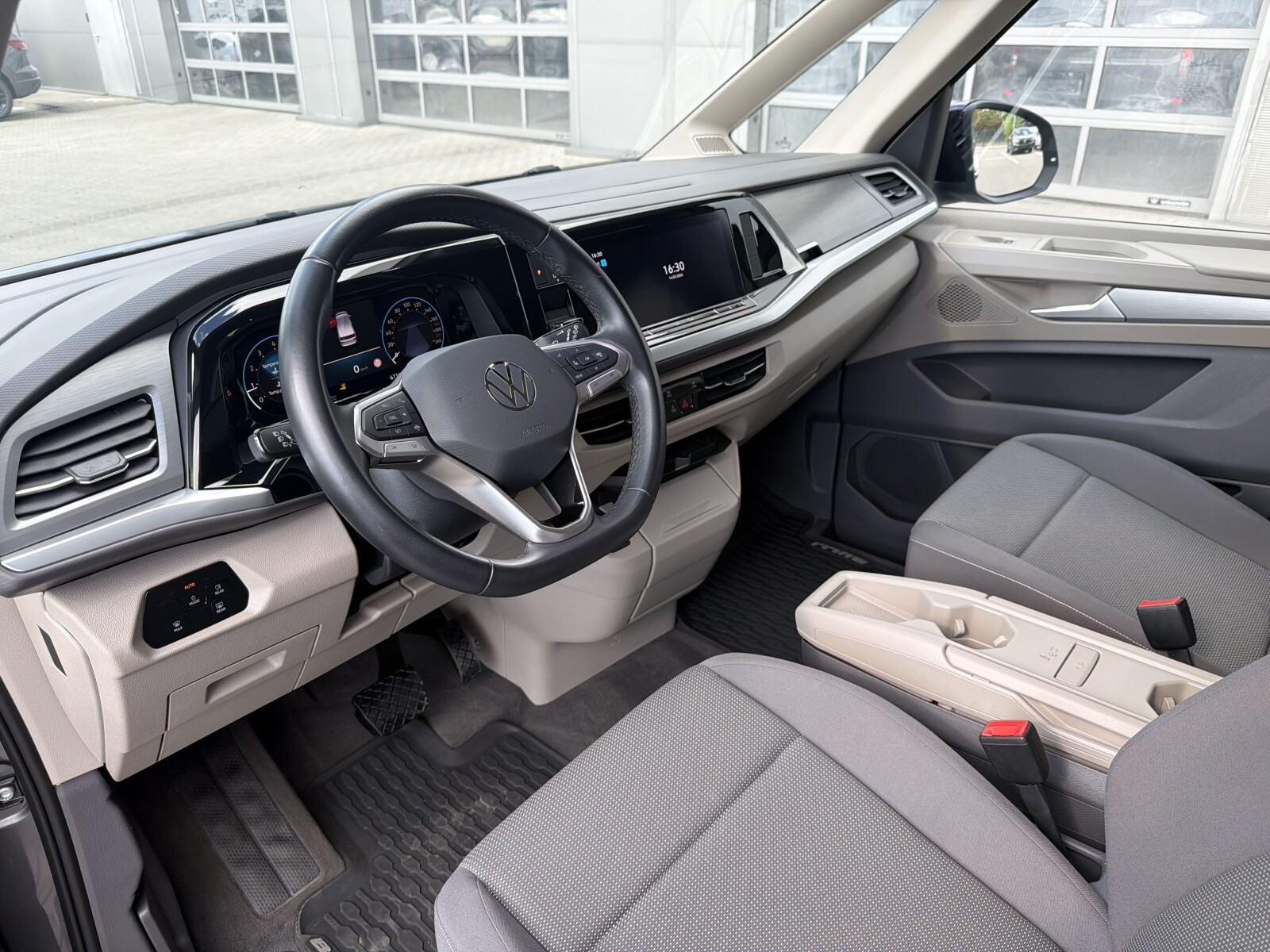 Volkswagen Multivan - zdjęcie 9