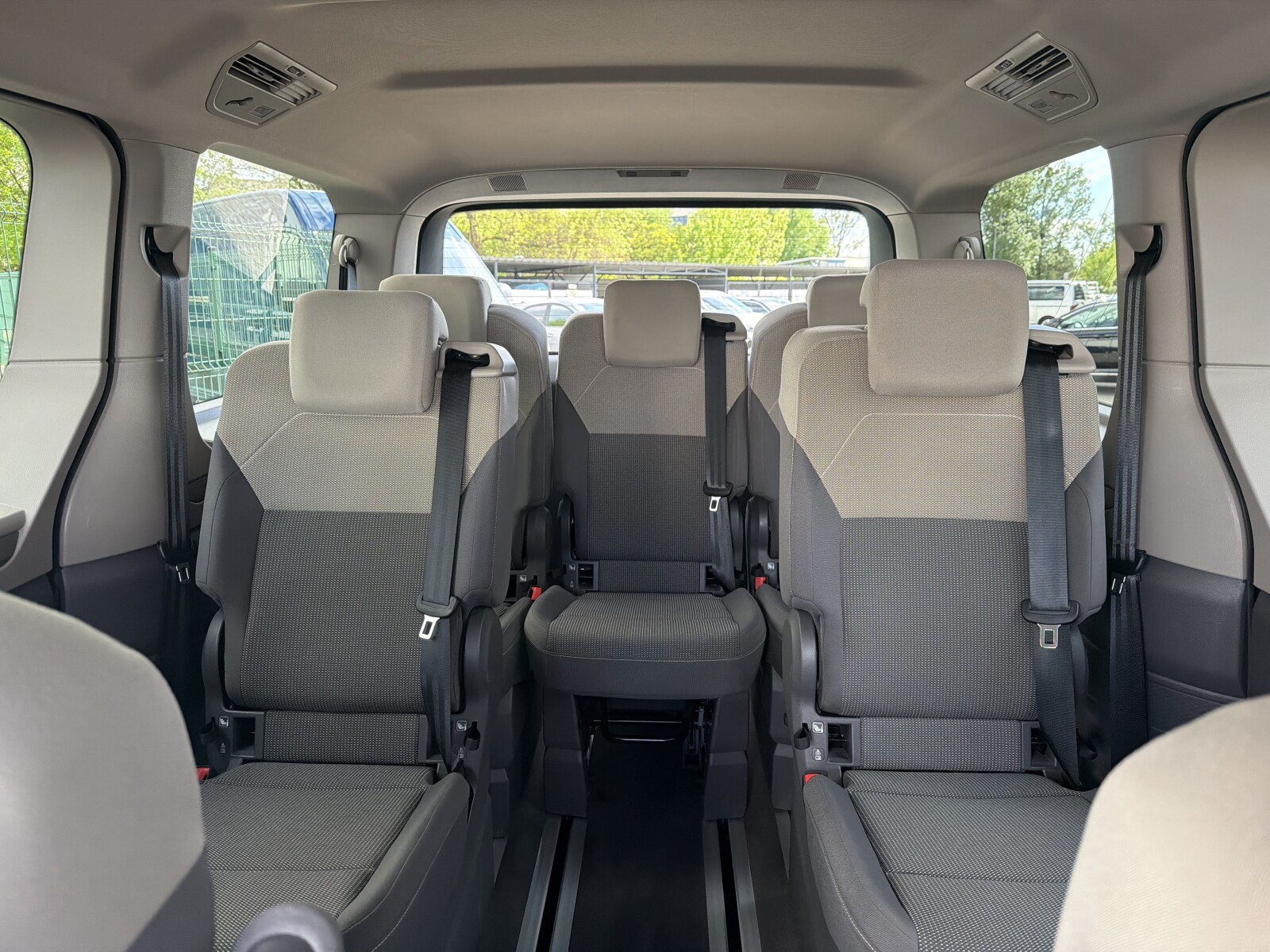 Volkswagen Multivan - zdjęcie 26