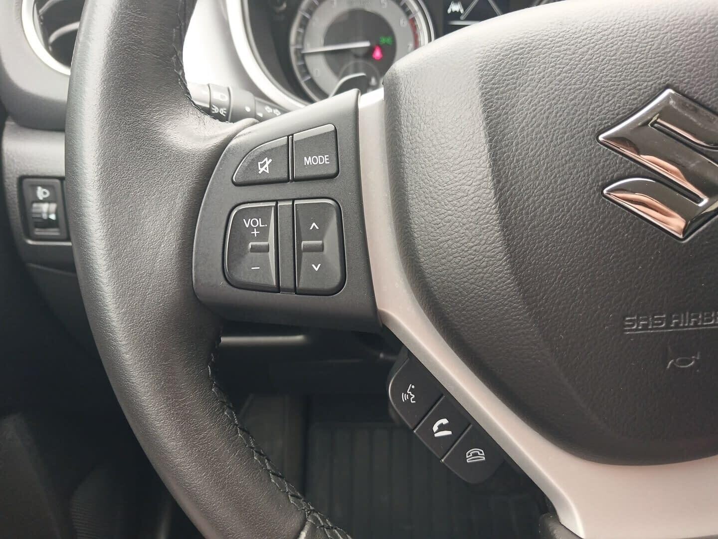 Suzuki Vitara - zdjęcie 16