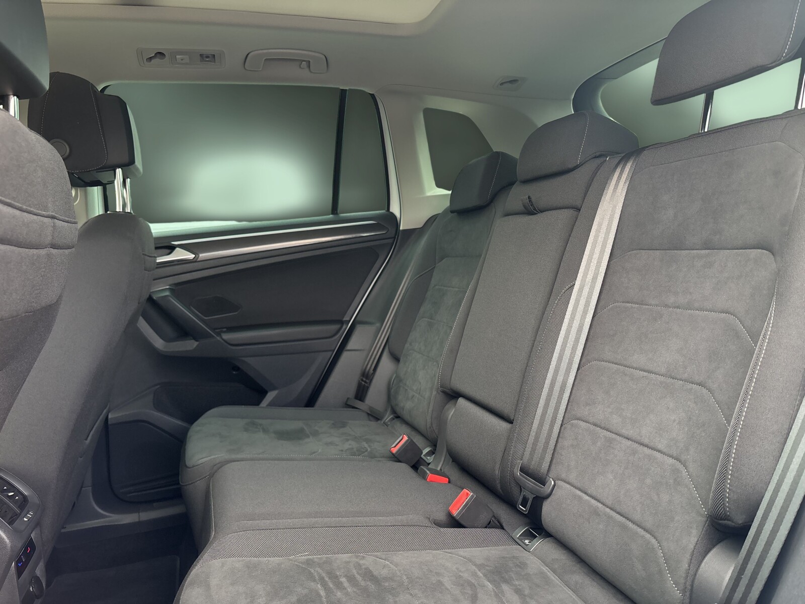 Volkswagen Tiguan - zdjęcie 13