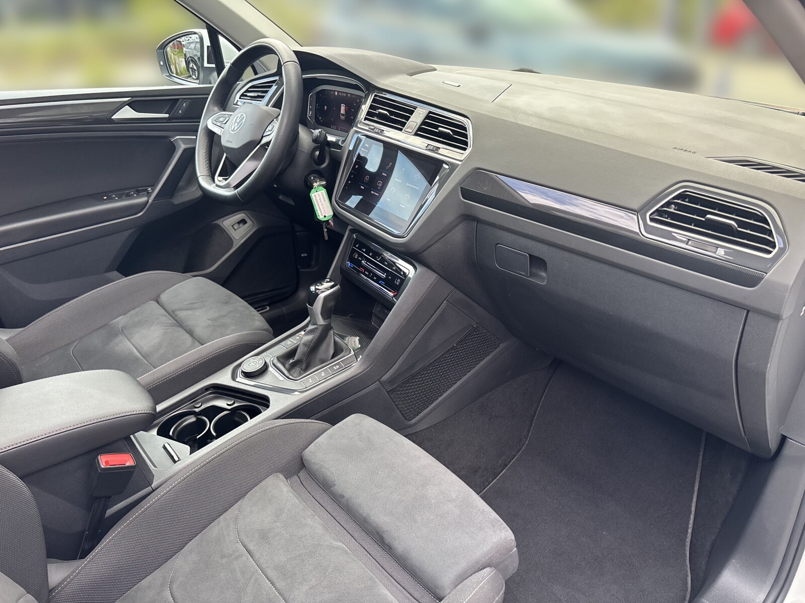 Volkswagen Tiguan - zdjęcie 22