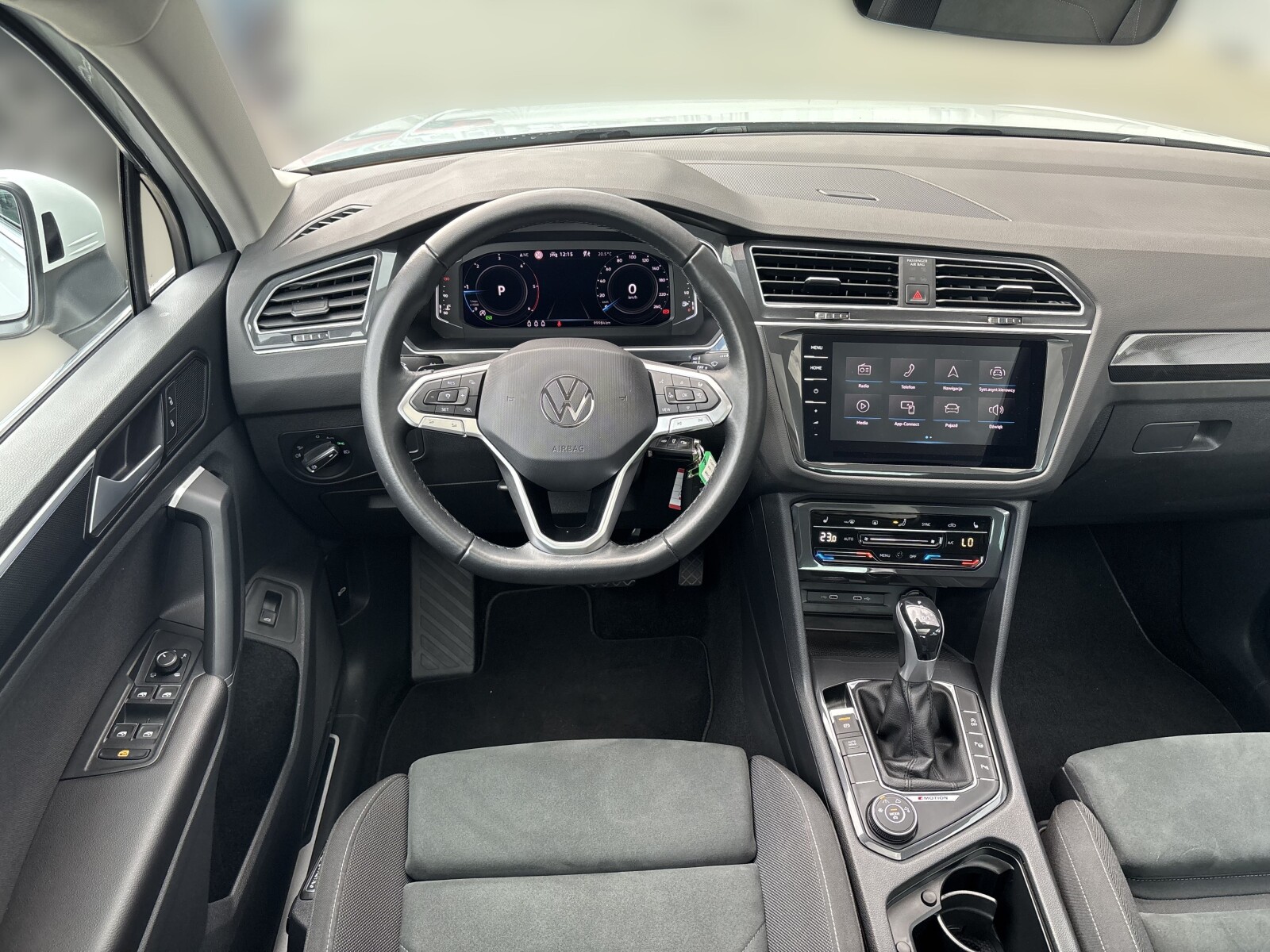 Volkswagen Tiguan - zdjęcie 16