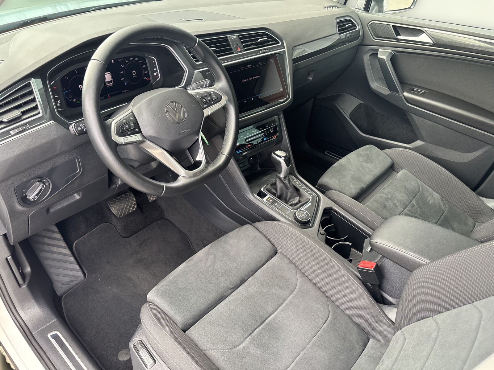 Volkswagen Tiguan - zdjęcie 9