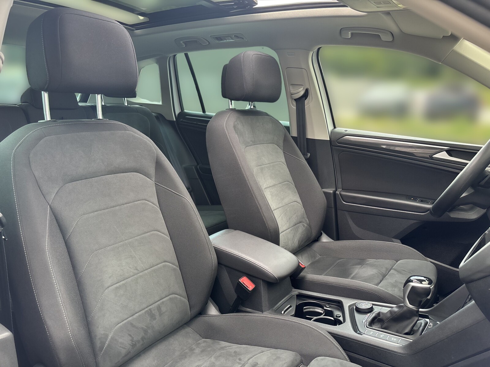 Volkswagen Tiguan - zdjęcie 23