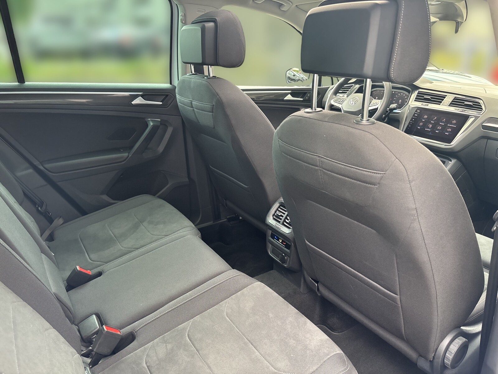 Volkswagen Tiguan - zdjęcie 20