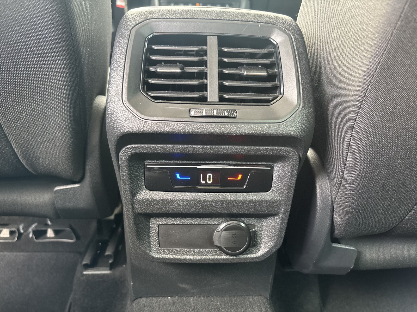 Volkswagen Tiguan - zdjęcie 14