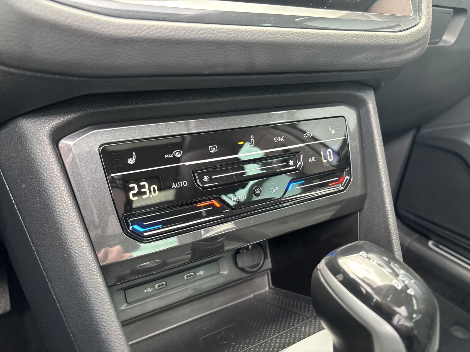 Volkswagen Tiguan - zdjęcie 29