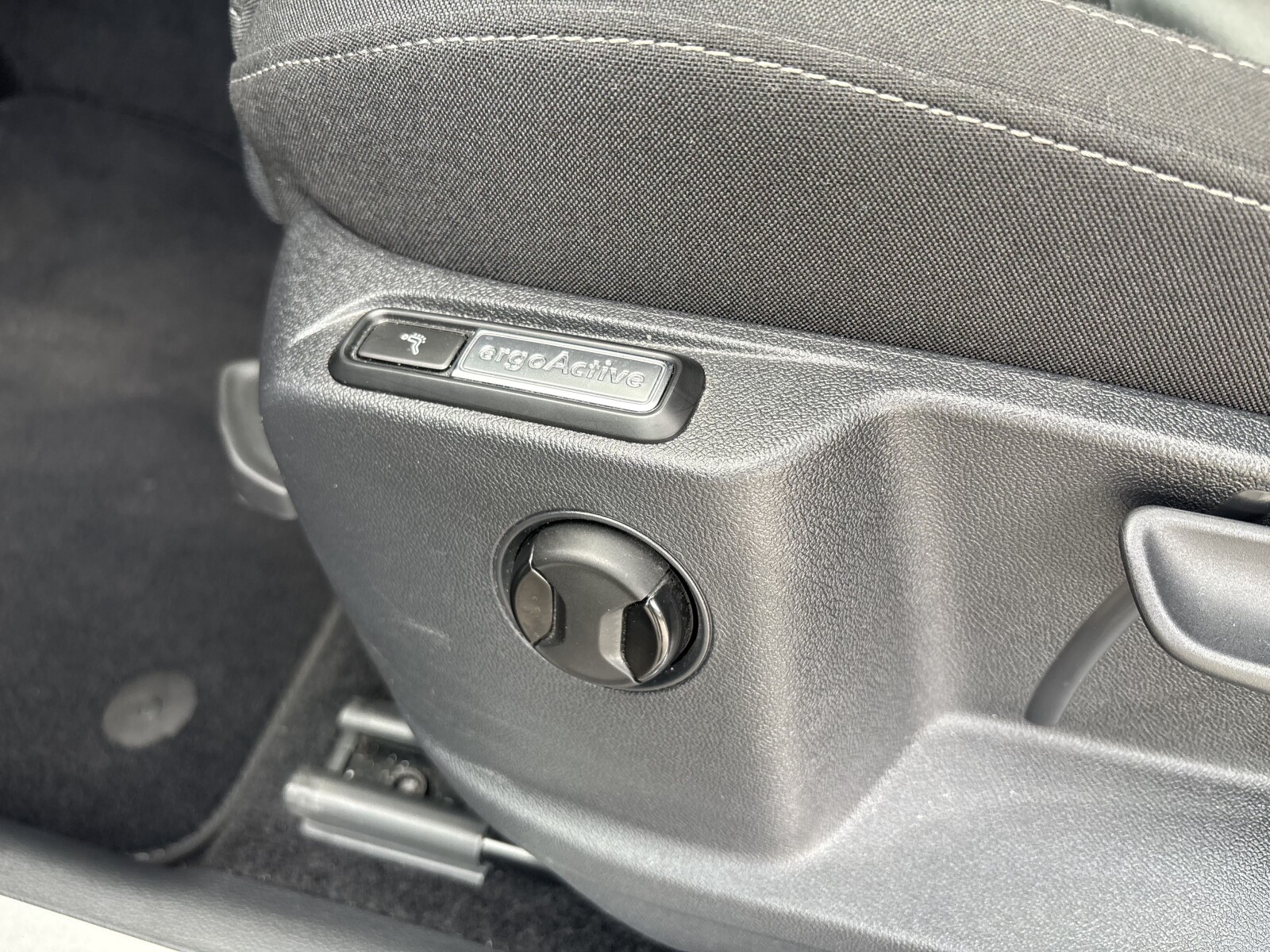 Volkswagen Tiguan - zdjęcie 11
