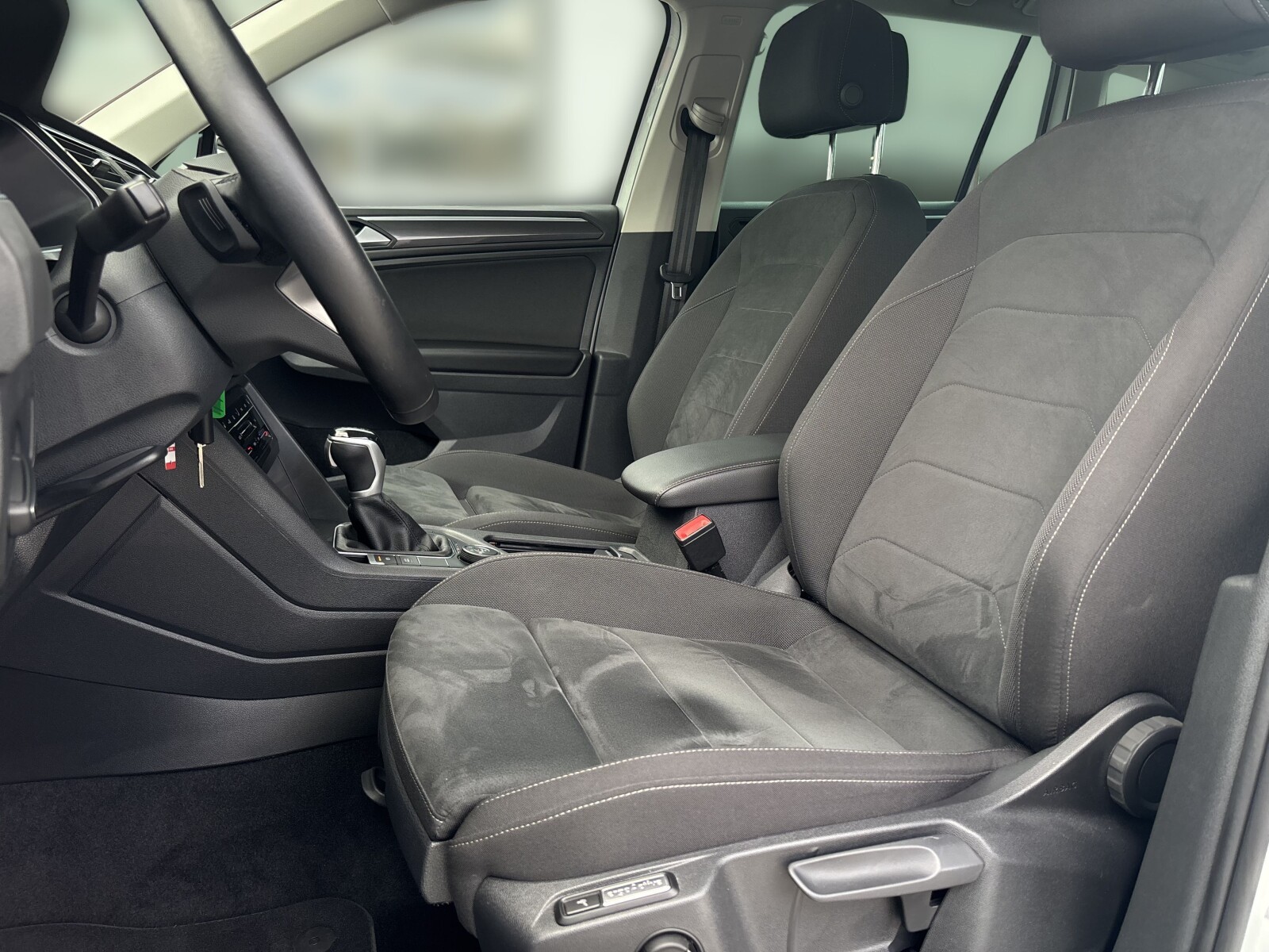 Volkswagen Tiguan - zdjęcie 10