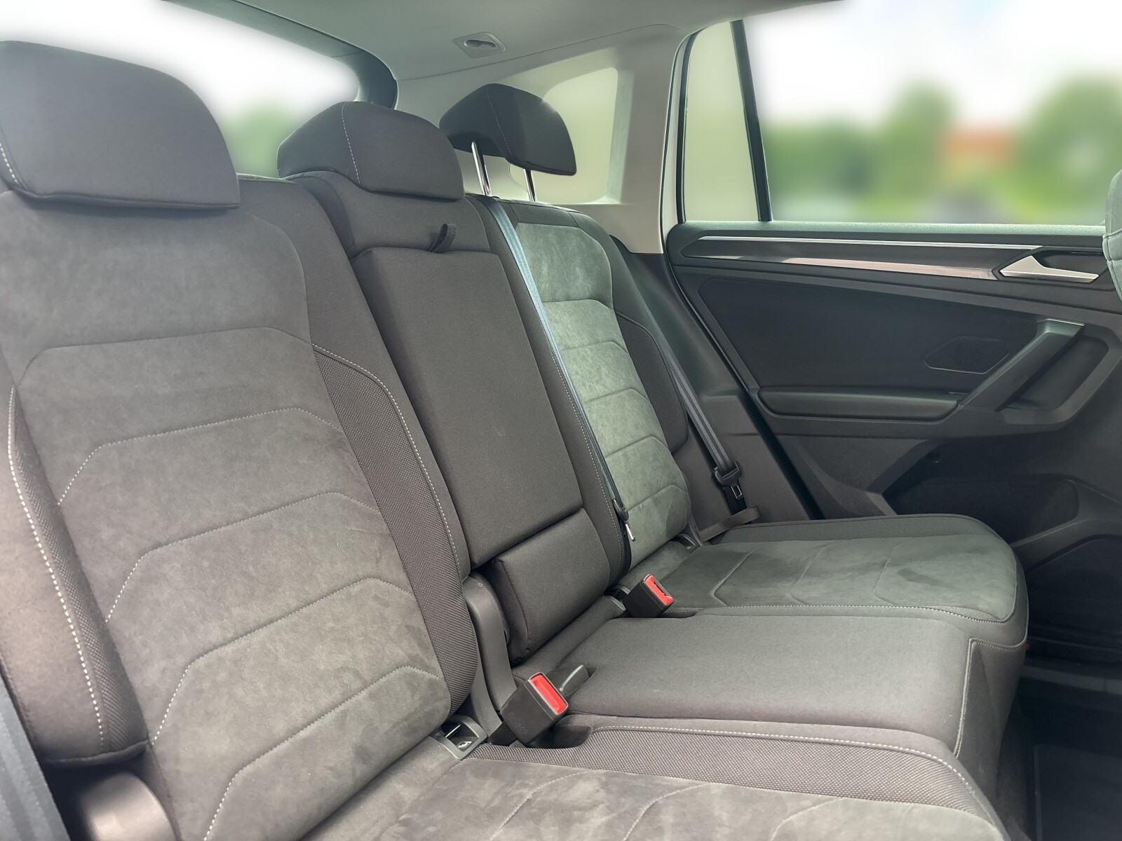 Volkswagen Tiguan - zdjęcie 21