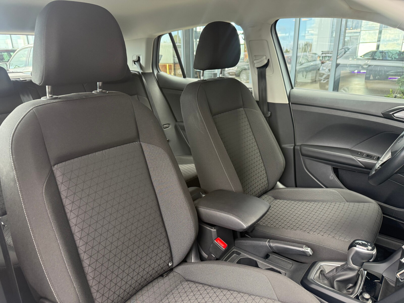 Volkswagen T-Cross - zdjęcie 18
