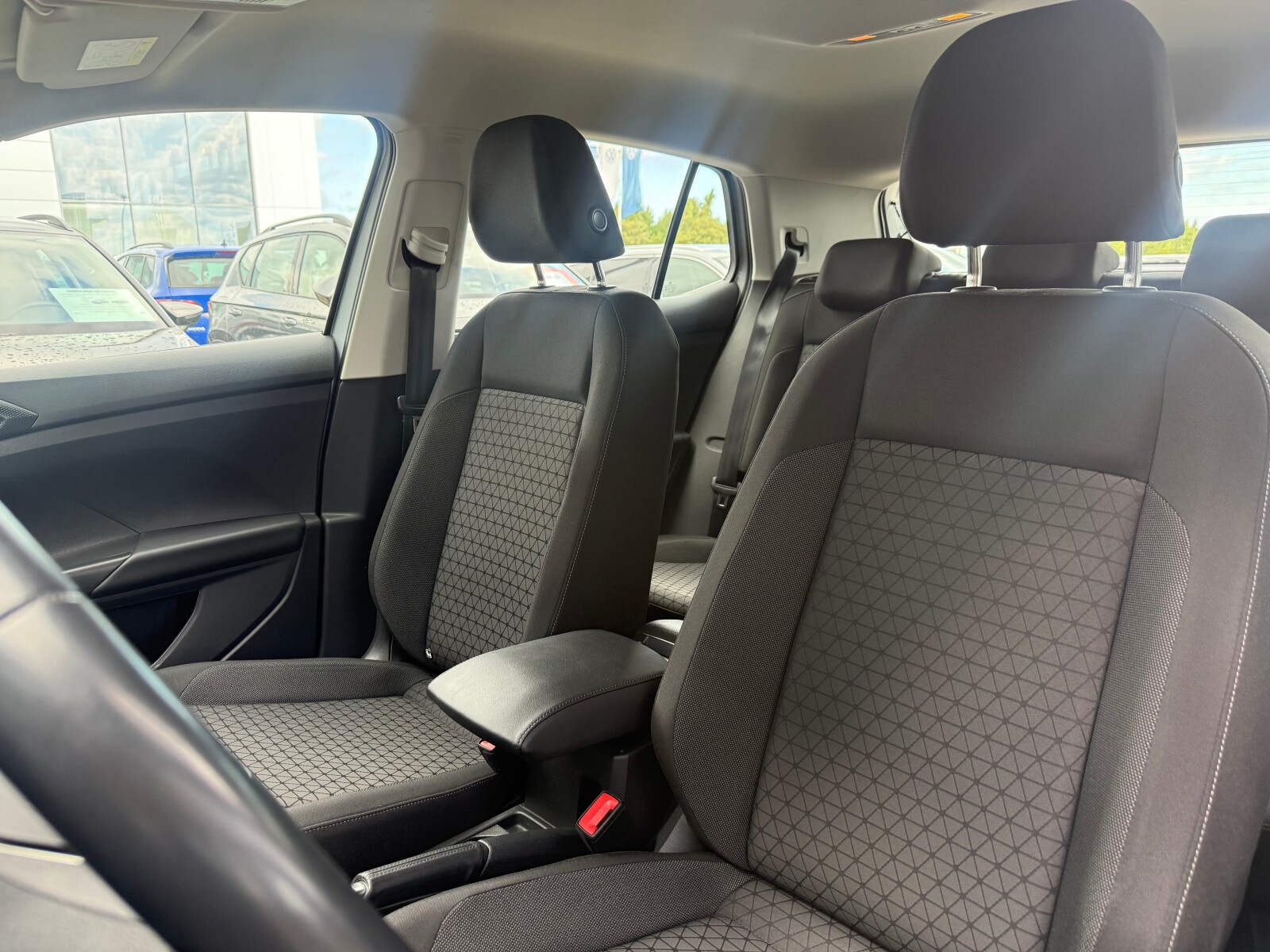 Volkswagen T-Cross - zdjęcie 12