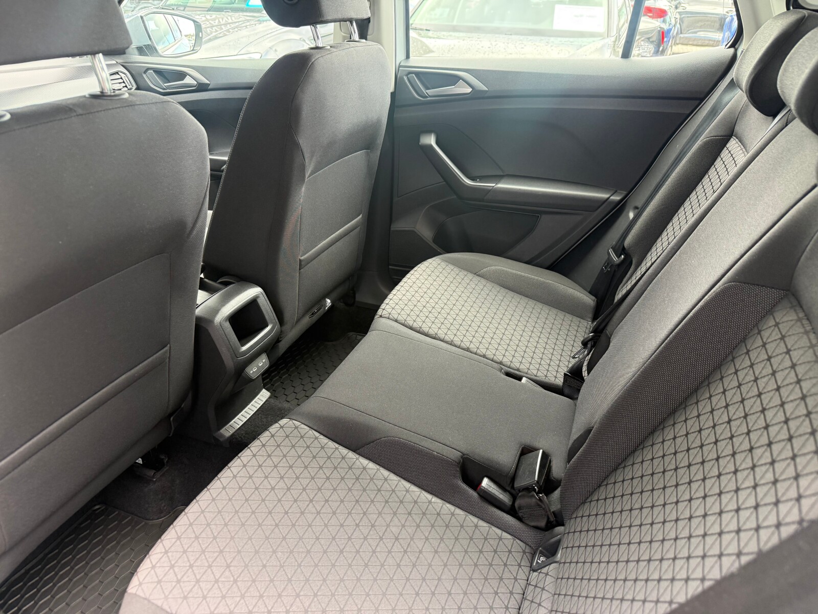 Volkswagen T-Cross - zdjęcie 14
