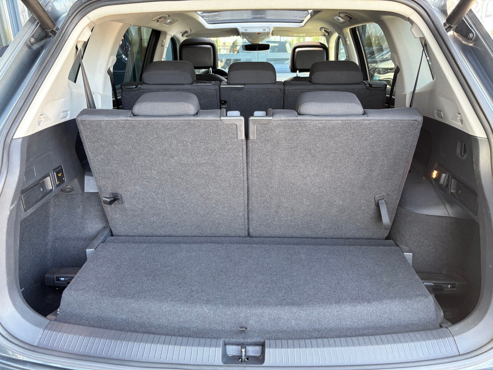 Volkswagen Tiguan Allspace - zdjęcie 20