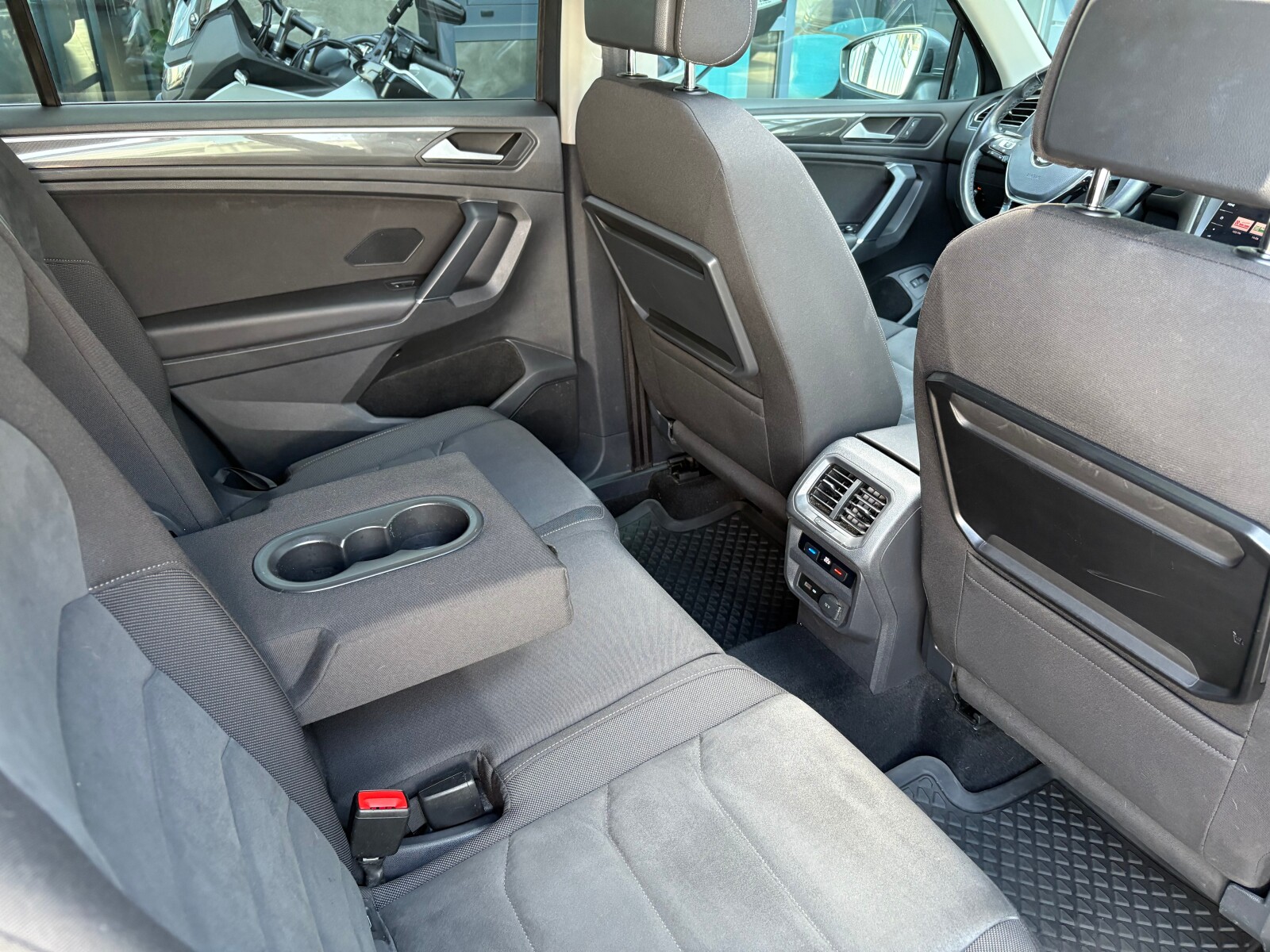 Volkswagen Tiguan Allspace - zdjęcie 16