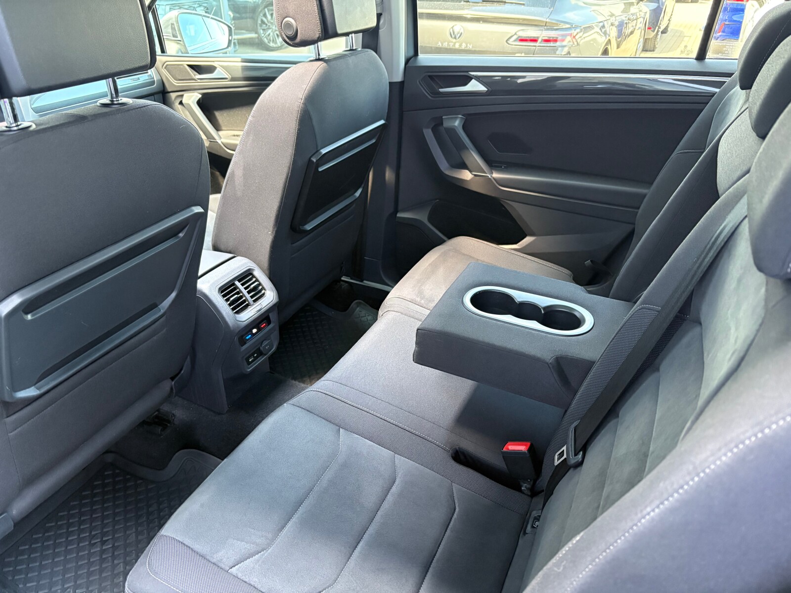 Volkswagen Tiguan Allspace - zdjęcie 14