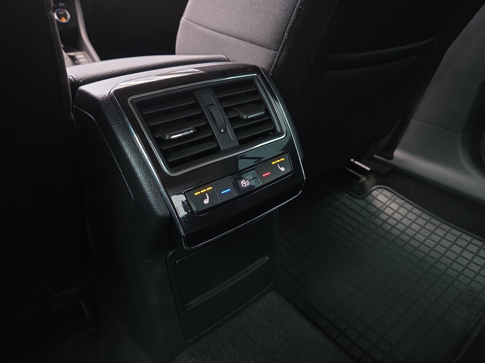 Škoda Superb - zdjęcie 15