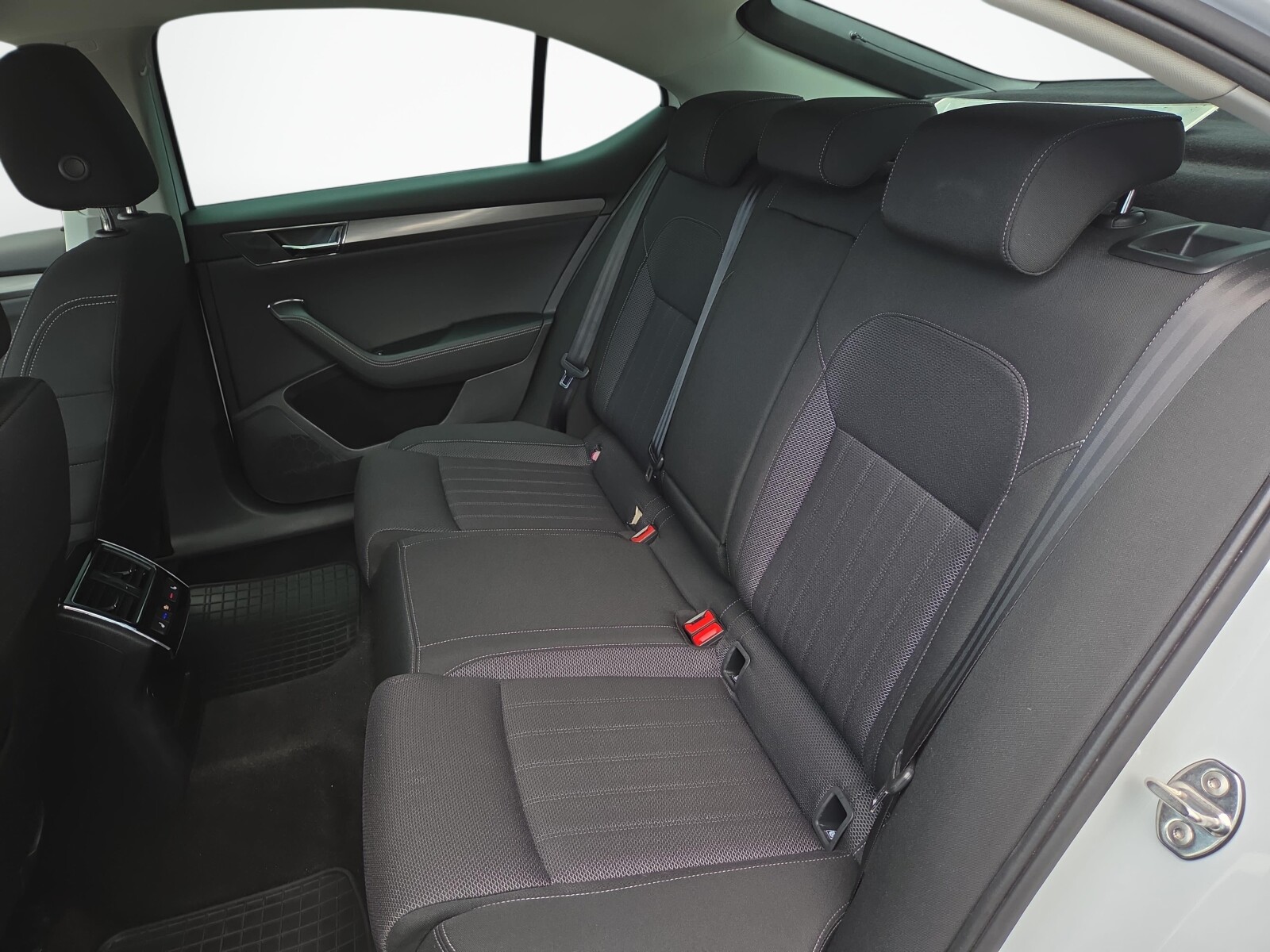 Škoda Superb - zdjęcie 12