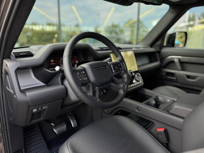 Defender MY26 4.4P V8 635 PS AWD Auto 110 OCTA