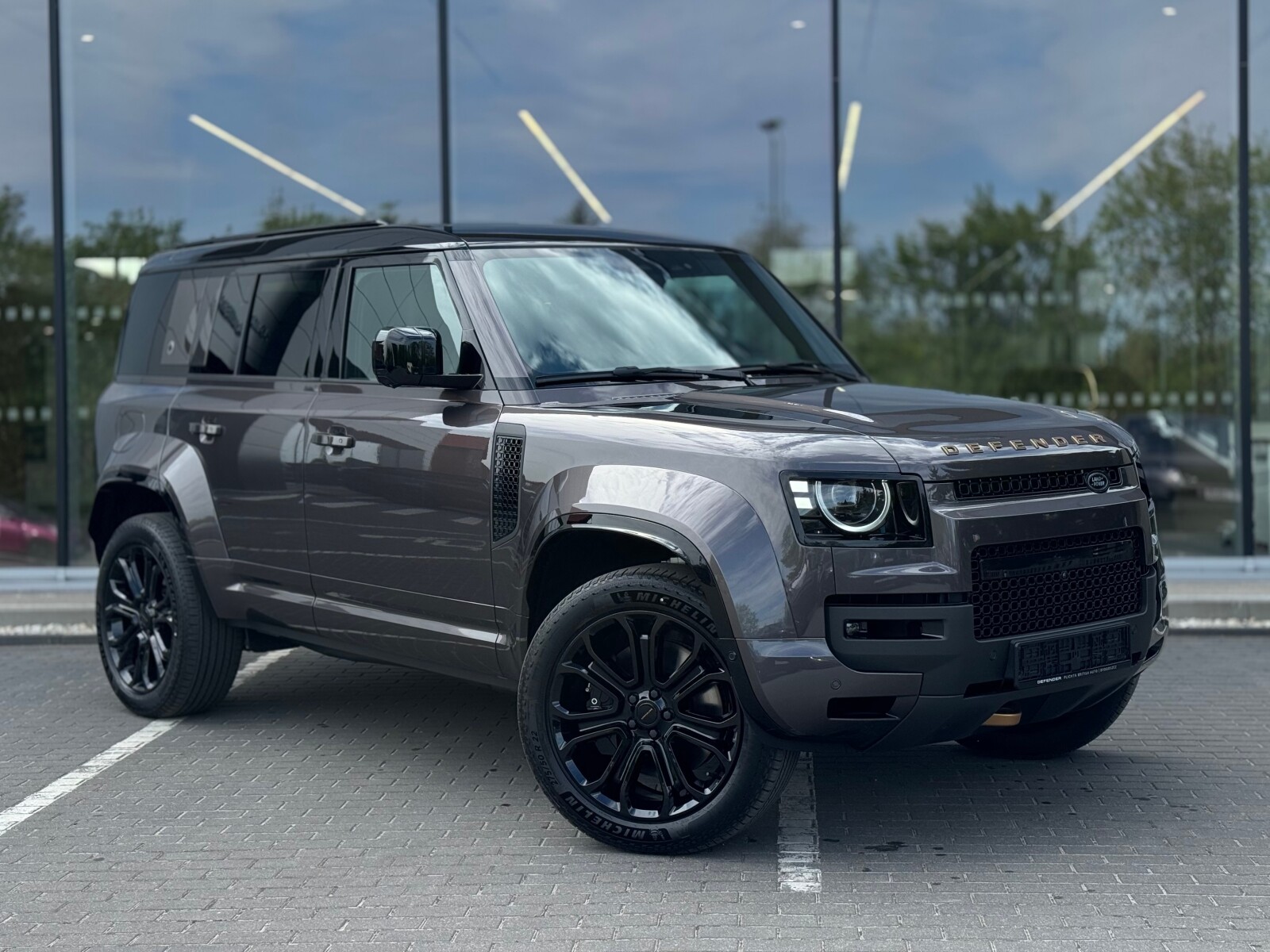 Defender MY26 4.4P V8 635 PS AWD Auto 110 OCTA