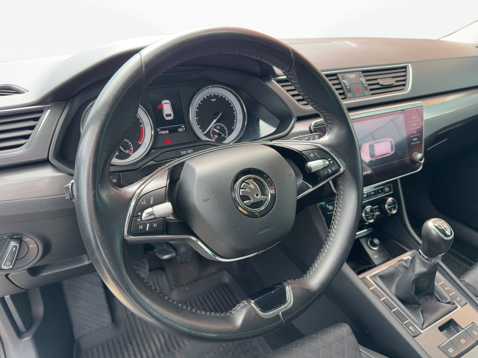 Škoda Superb Combi - zdjęcie 10