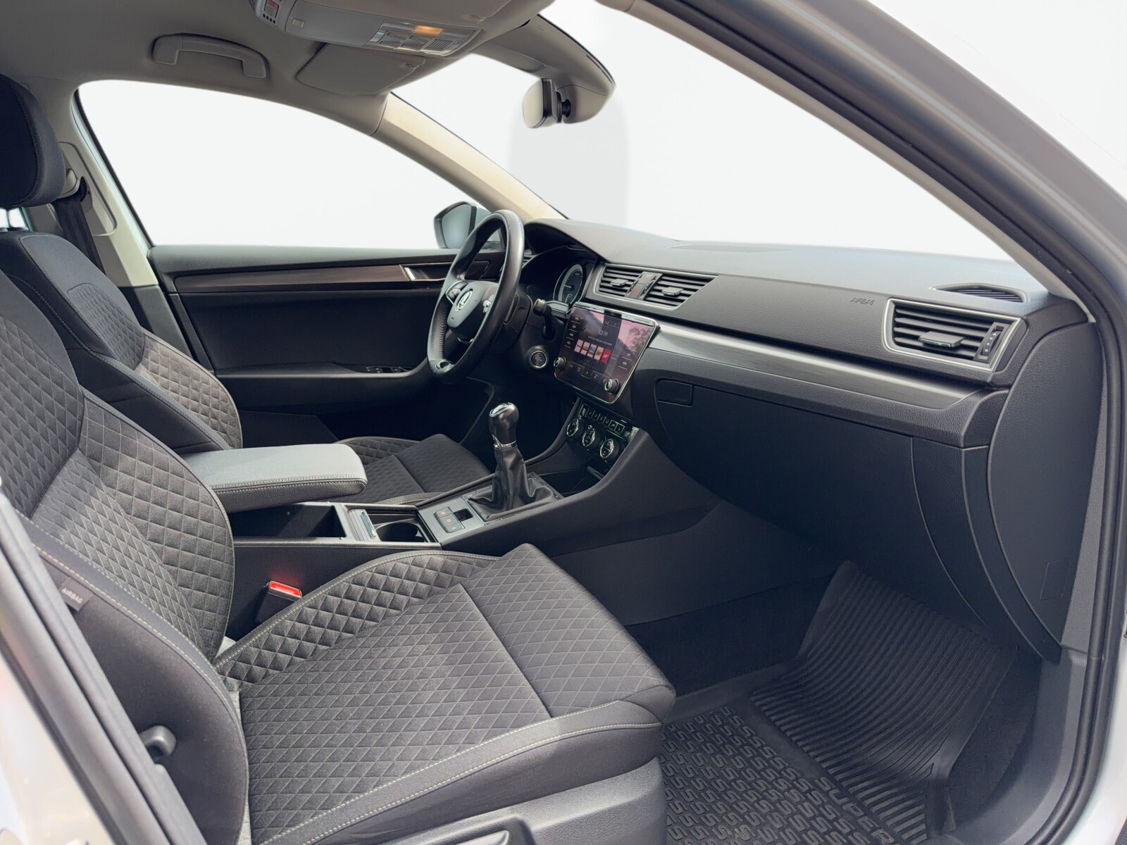 Škoda Superb Combi - zdjęcie 36
