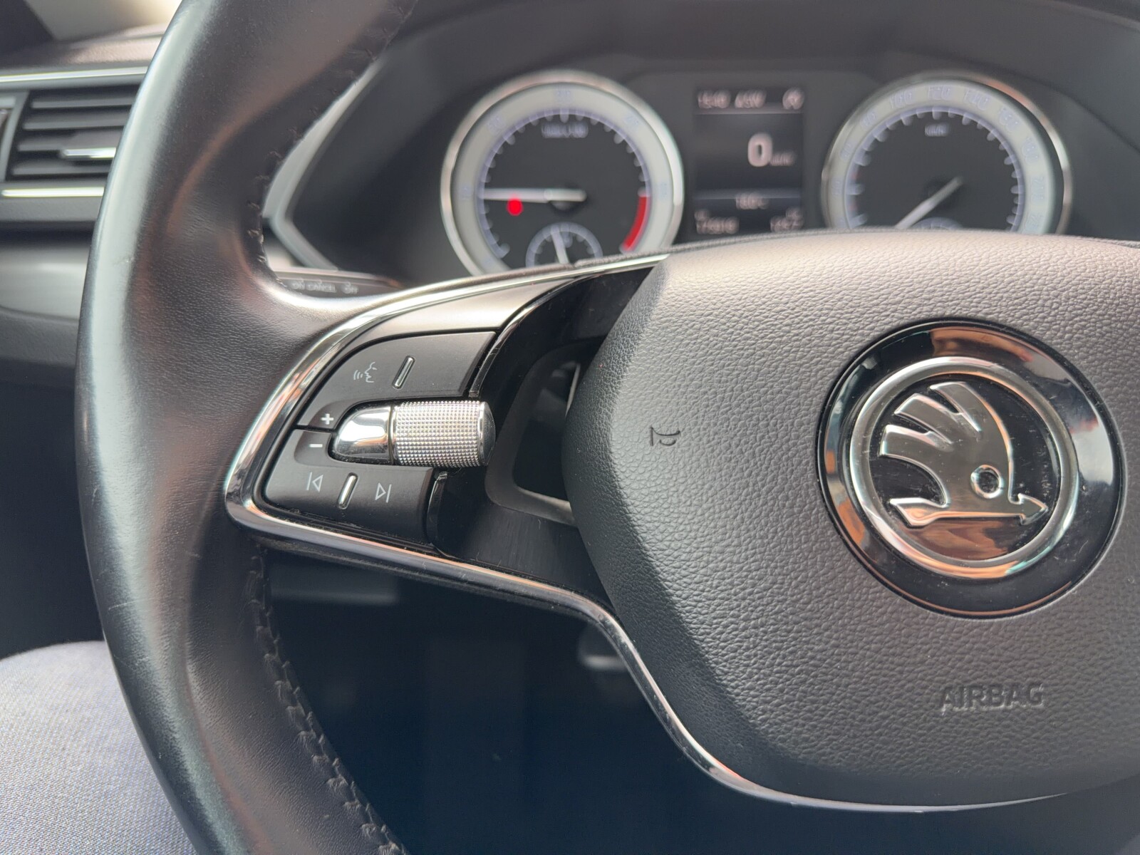 Škoda Superb Combi - zdjęcie 15
