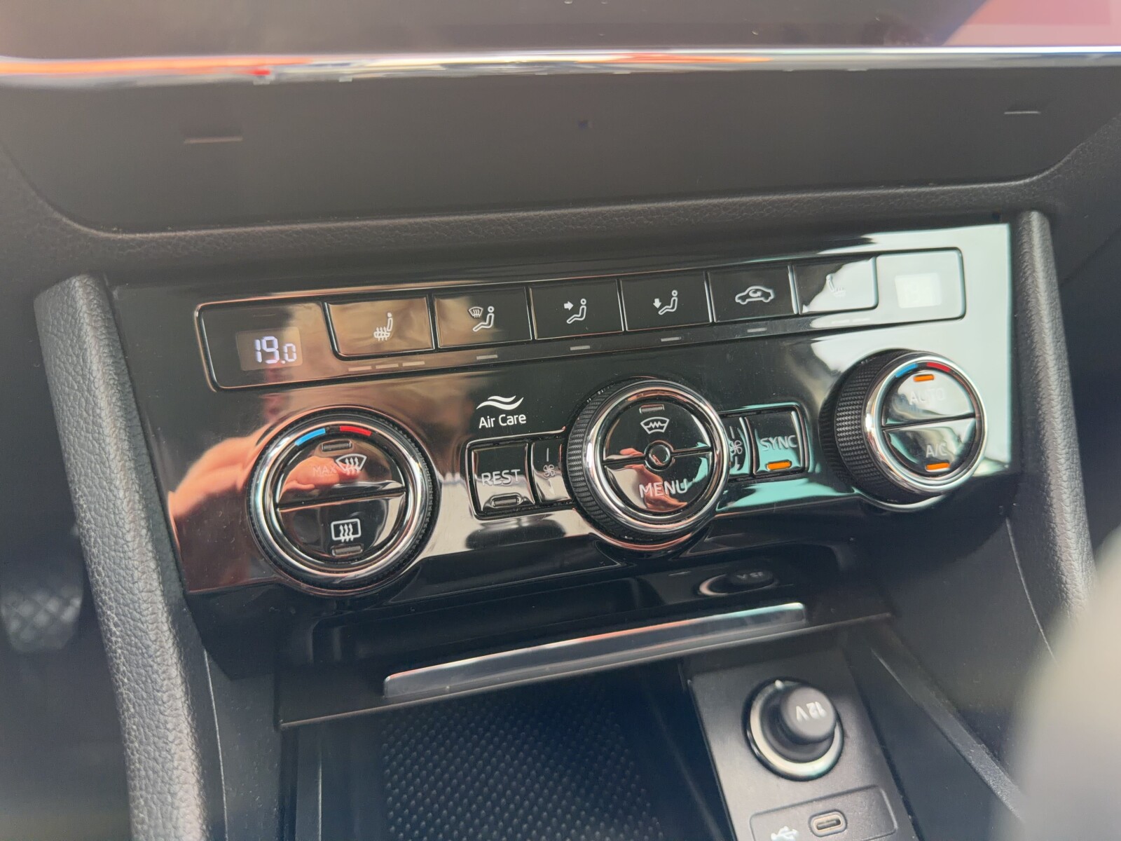 Škoda Superb Combi - zdjęcie 21