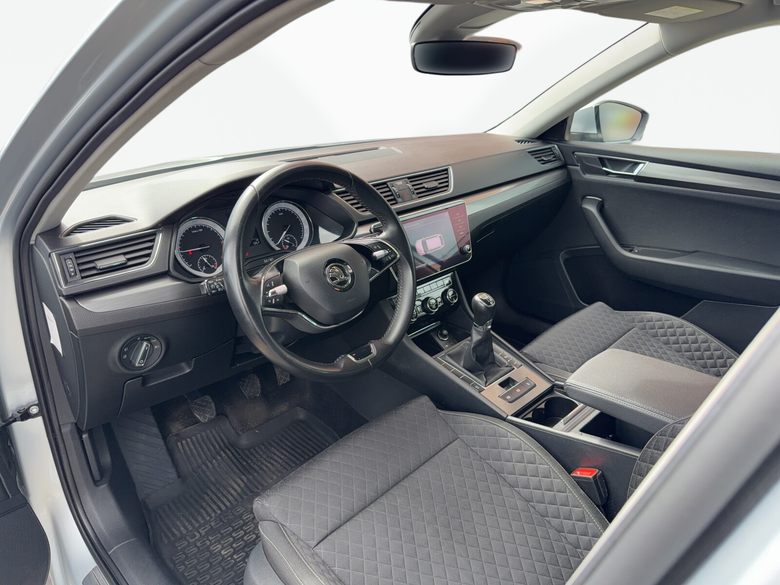 Škoda Superb Combi - zdjęcie 9
