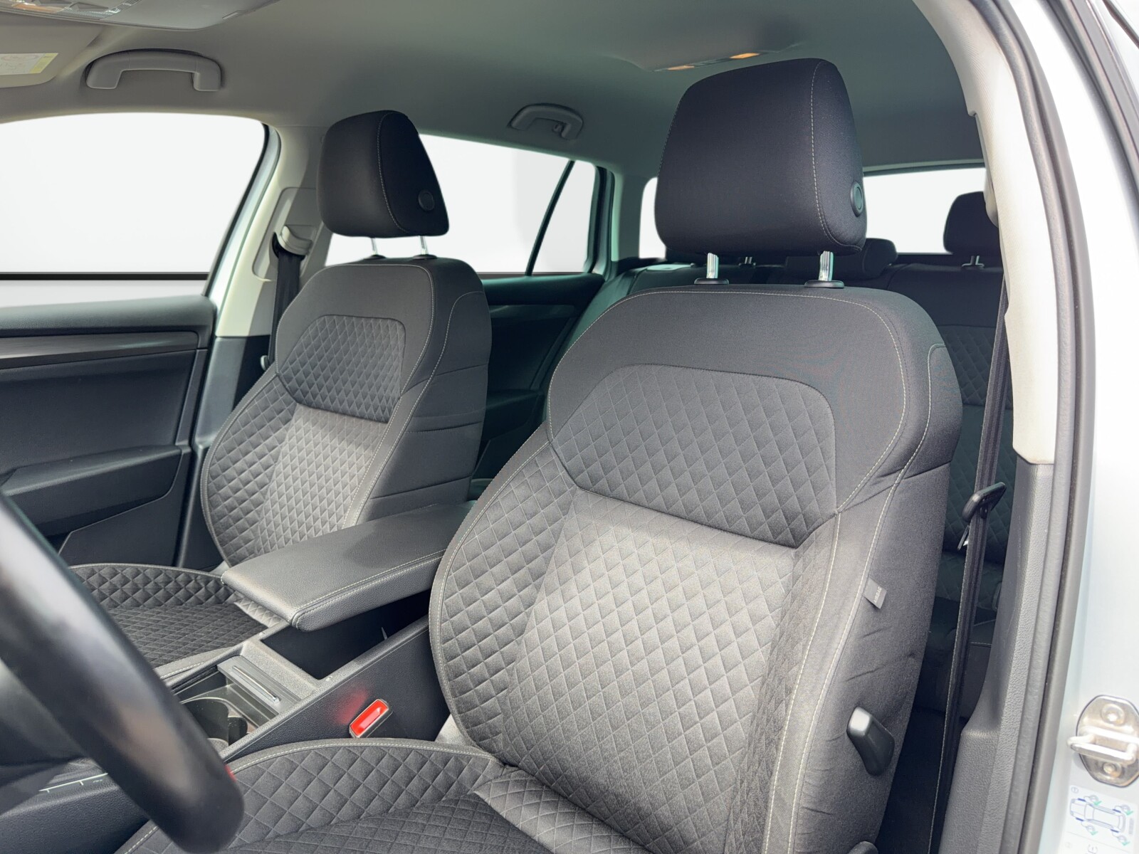 Škoda Superb Combi - zdjęcie 11