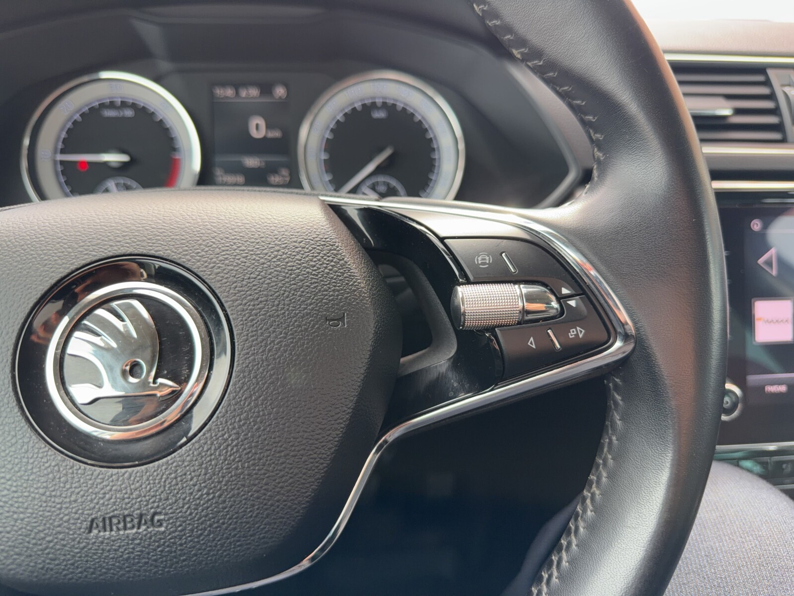 Škoda Superb Combi - zdjęcie 16