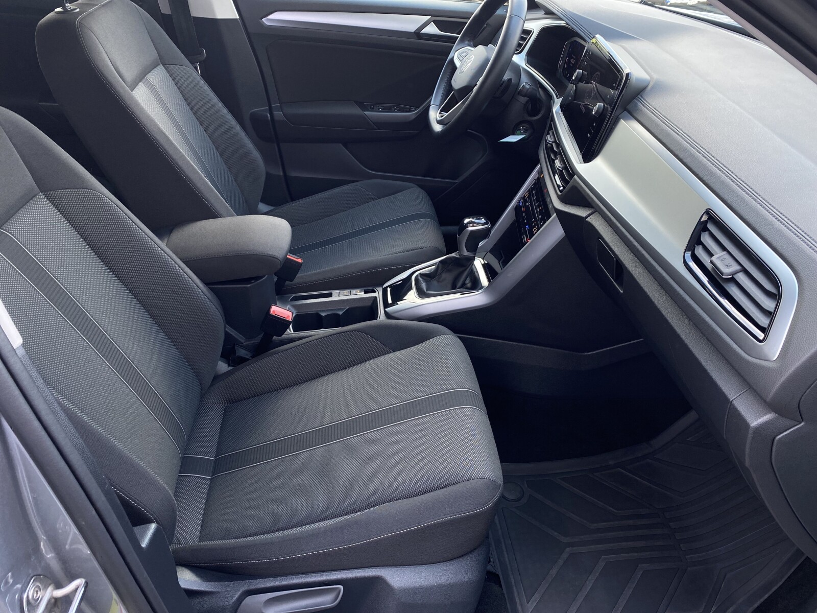 Volkswagen T-Roc - zdjęcie 28