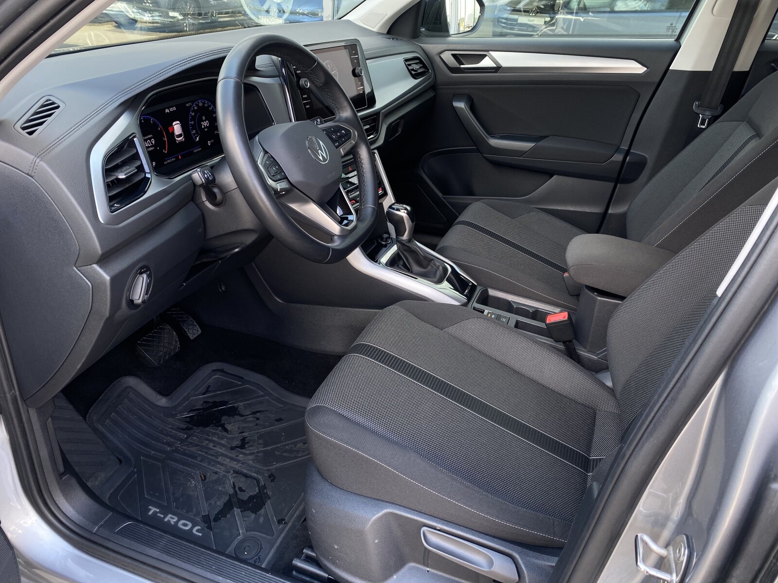 Volkswagen T-Roc - zdjęcie 9
