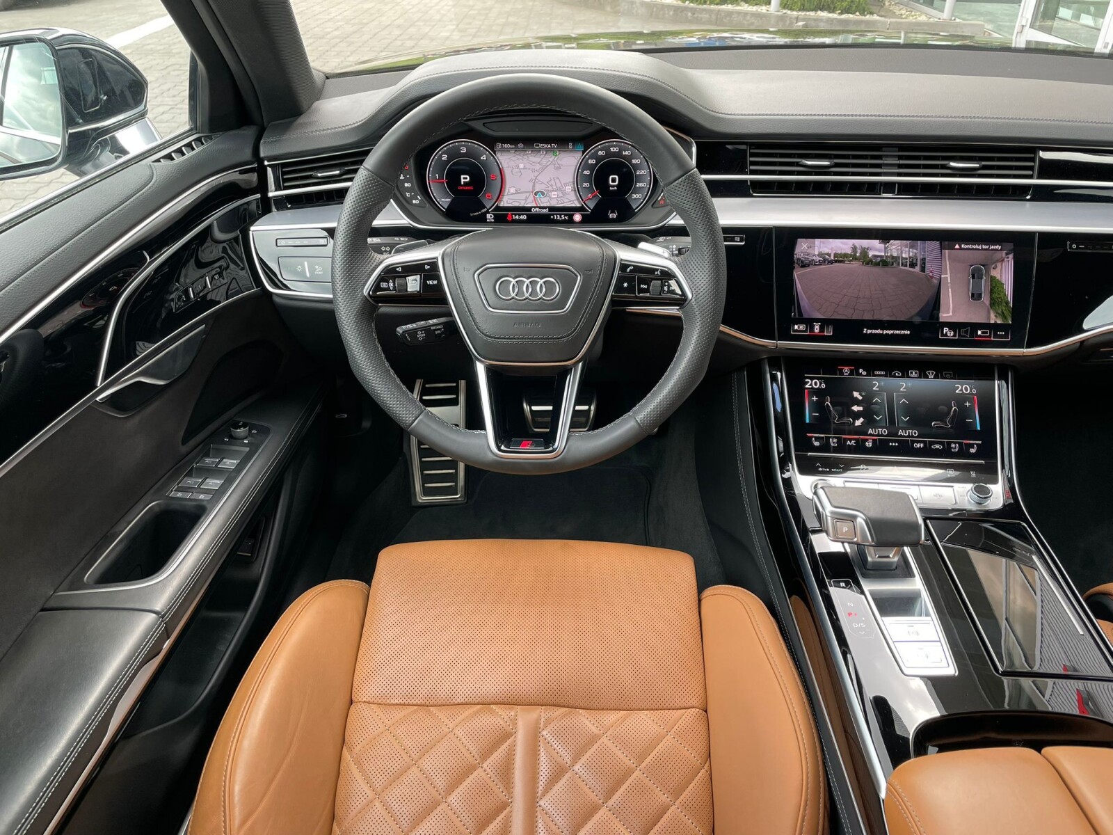Audi A8 - zdjęcie 18