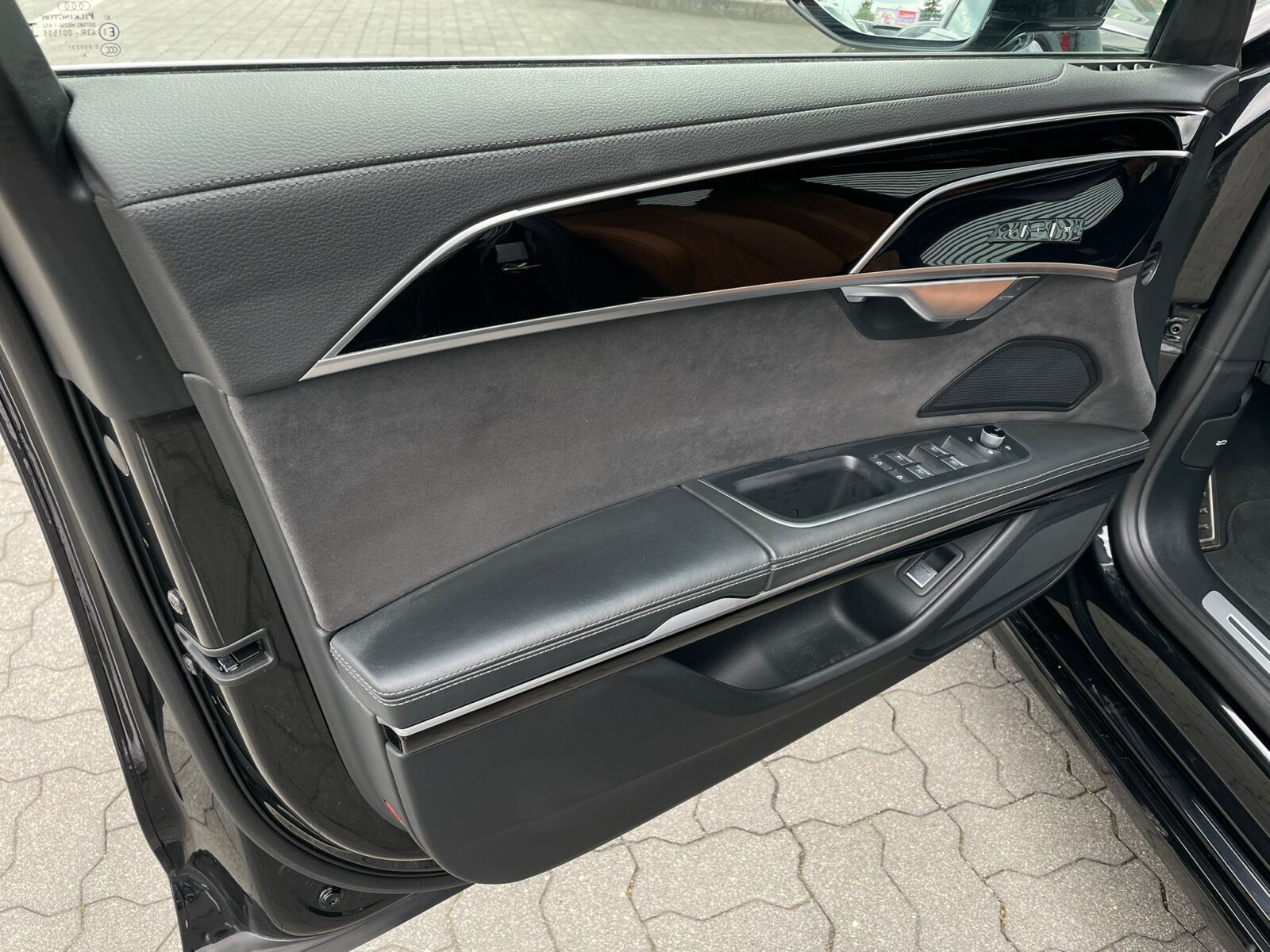 Audi A8 - zdjęcie 19