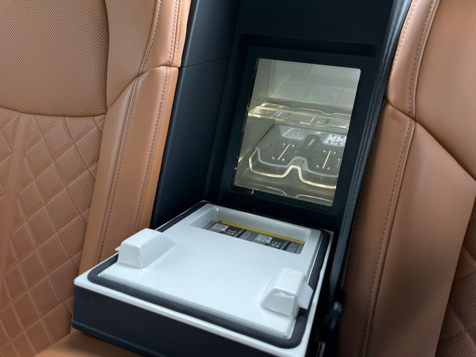 Audi A8 - zdjęcie 14
