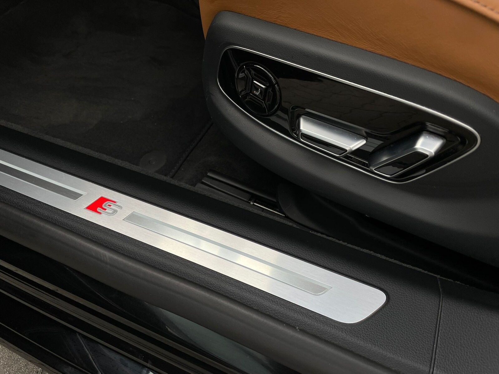 Audi A8 - zdjęcie 20