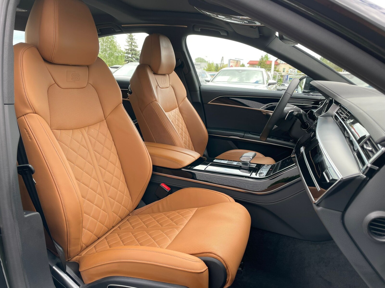 Audi A8 - zdjęcie 24