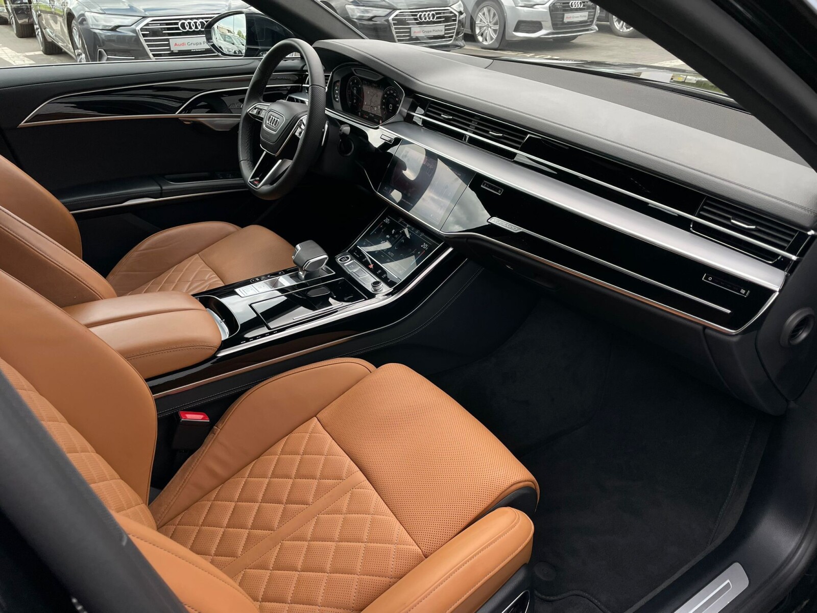 Audi A8 - zdjęcie 23