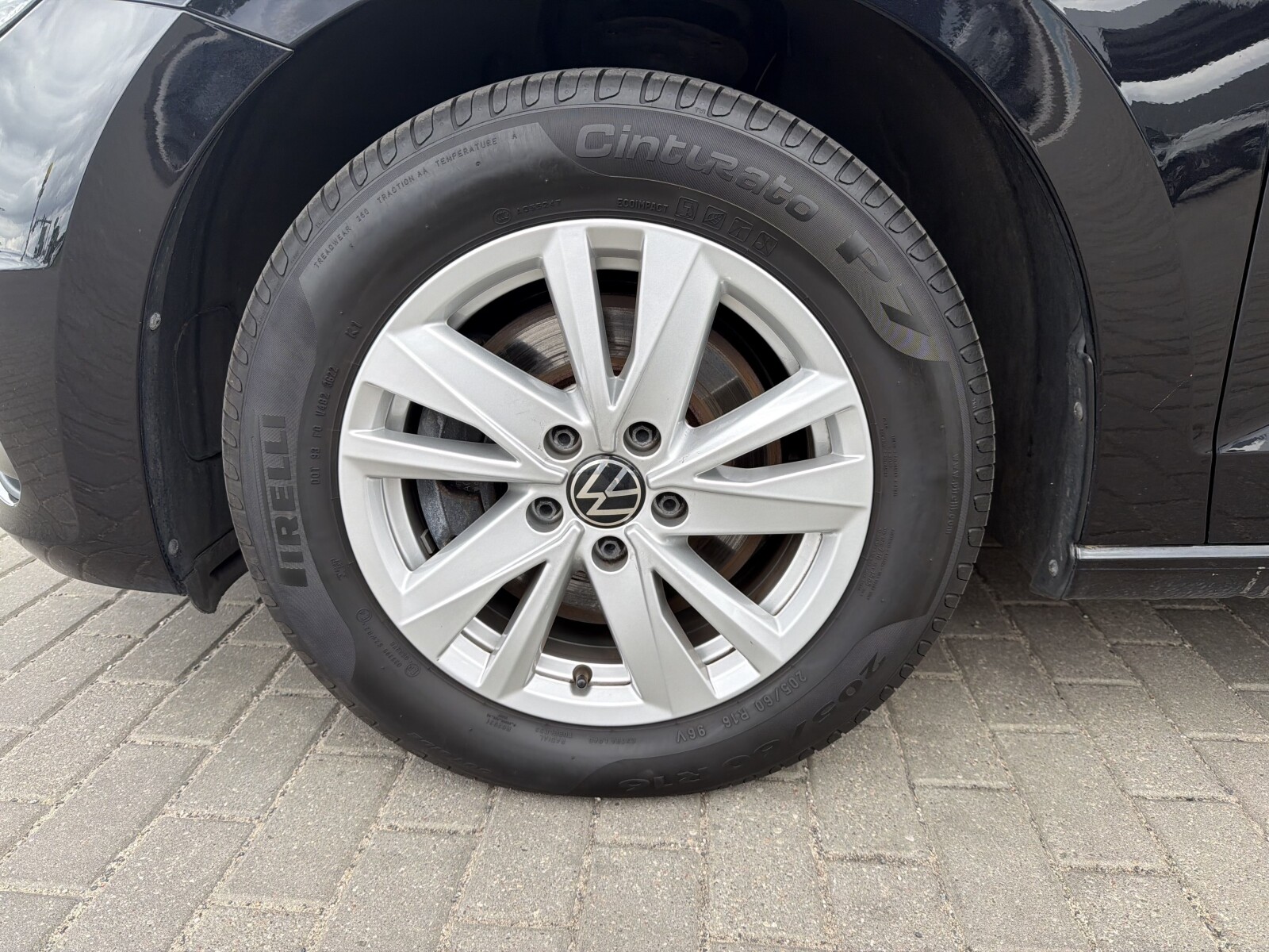 Volkswagen Touran - zdjęcie 18